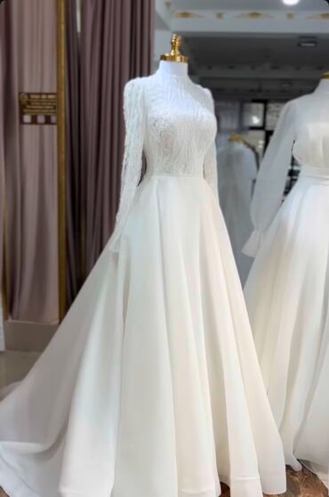 свадебное платье для беременных напрокат: Свадебное платье, S, Закрытое, С корсетом, Со шлейфом, Органза, А-силуэт, Турция, Пайетки, Жемчуг, Б/у