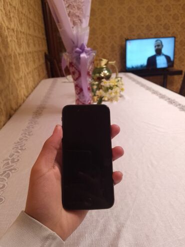 ayfon 7 32: IPhone 8, 32 GB, Qara, Barmaq izi