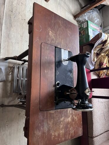 швейный машинка сатам: Механическая швейная машина в встроенном столе - Классическая ножная