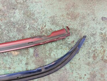 Другие детали кузова: BMW E39, правая накладка между фарой и бампером. В наличии только — 4