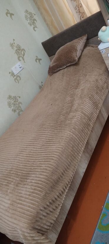 Çarpayılar: Çarpayı satılır 110azn. Ortapedik matras var. Ünvan Razin. Sevaleman