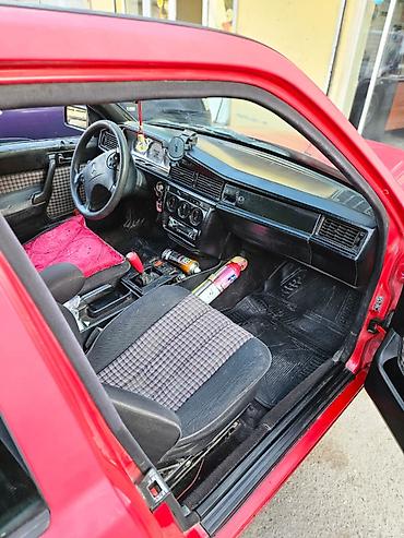 mercedes stop 2000: Mercedes-Benz 190: 2 l | 1991 il Sedan — 9