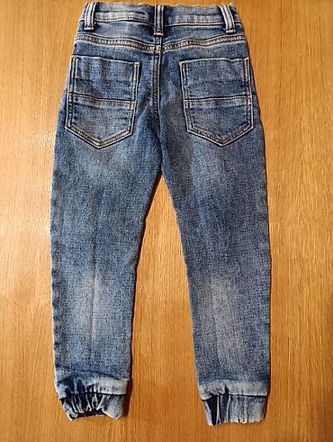Paketi dečije odeće: Decaci farmerke, pantalone, bermude,sorcevi.Cene do 500din, velicina — 9
