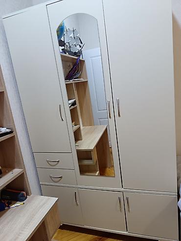 ayaqqabi dolablari: Dolab ideal vəziyyətdədir. Çox az istifadə edilib. Dərinlik 45 sm, sni — 2