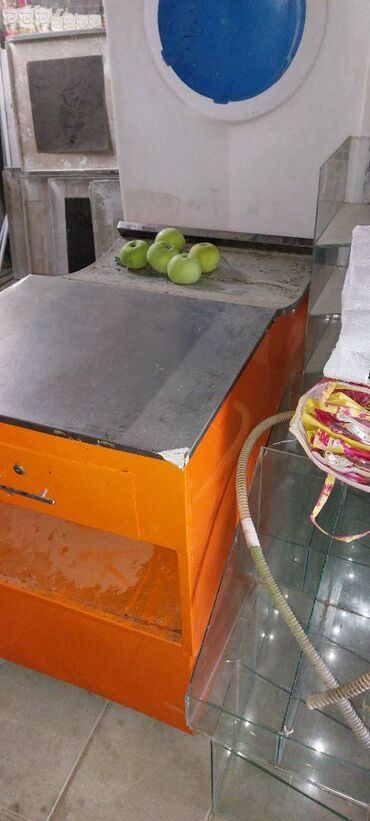 Aksesuarlar üçün vitrinlər: İşlənmiş, Pulsuz çatdırılma, Ödənişli çatdırılma — 9