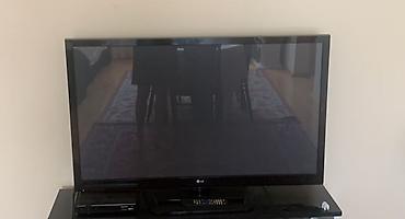 lg 108 ekran: LG markalı geniş ekran televizor. Qara çərçivəli dizayna malikdir və — 1