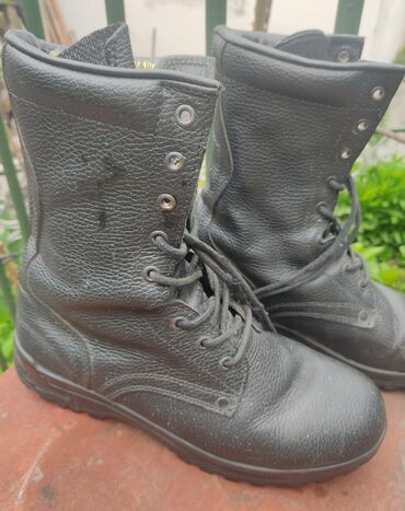 черная обувь: Берцы армейские 43 размер 
Производство Казахстан