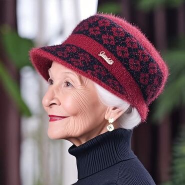 Ostala ženska odeća: Cena 1300din
Poručuje se,isporuka za nekoliko dana — 1