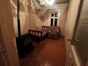 Köhnə tikili: Ev Gülüstanda 12 nömrəli məktəbin yaxınlığındadir, 5 mərtəbəli — 5