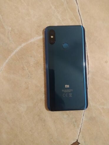 mi airdots qiymeti: Xiaomi Mi 8, цвет - Синий, 
 Отпечаток пальца