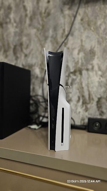 playstation 4 купить в баку: 2025 Dekabr ayında alınıb,cox istifadə olunmayıb. hec hir problemi — 2