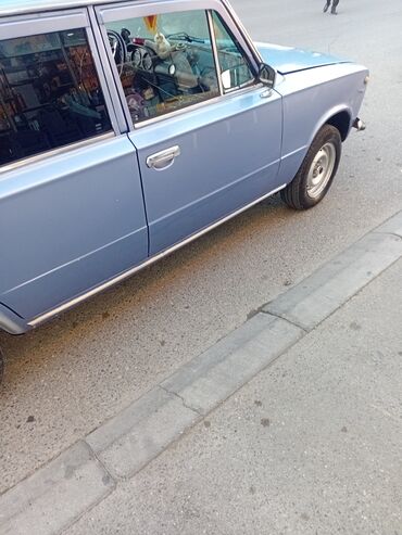 VAZ (LADA): VAZ 21011 sedan - Rəng: açıq mavi - Kuzov: 4 qapılı klassik “Jiguli” — 2