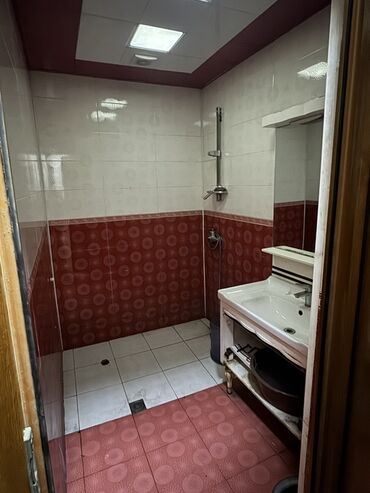 Uzunmüddətli kirayə mənzillər: Təcili satılır !!! 9mərtəbəli binanın 1ci mərtəbəsi. Ev köhnə — 10