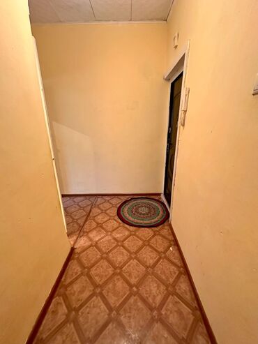 строка продажа квартир в бишкеке: 1 комната, 34 м², 105 серия, 2 этаж, Старый ремонт