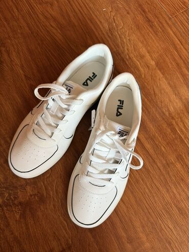 удобная обувь: Кроссовкалар, 40.5, Fila, Жаңы, түсү - Ак, Өзү алып кетүү