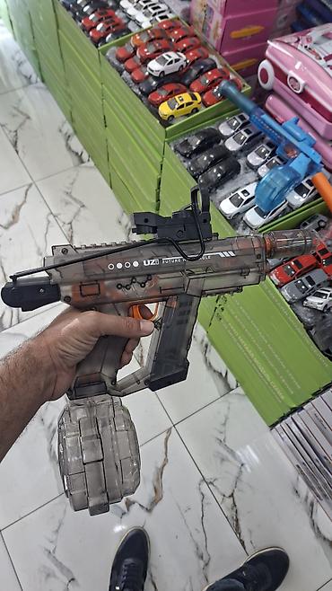 inkişaf etdirici oyuncaqlar: ● Bu, "Uzi Ice Horn" modeli olan elektrikli su tapançasıdır ● Tapança — 2