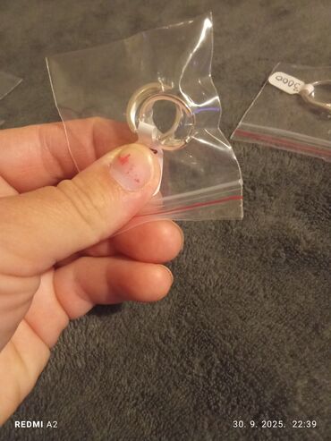 Prstenje: Srebrne minđuše sa kukicom i privjeskom u obliku suze. Centralni deo na lalafo.rs — 15 Prstenje: Srebrne minđuše sa kukicom i privjeskom u obliku suze. Centralni deo — 15