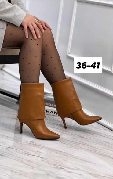 gel u boji za nokte: Ankle boots