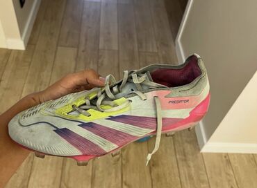 футбольные бутсы предаторы: Футбольные бутсы Adidas Predator в светлых тонах с яркими акцентами