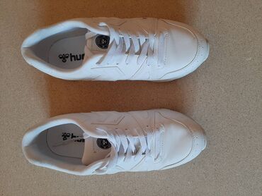 обувь белая: Женские кроссовки Hummel 39 размер в отличном состоянии. Мерили 1