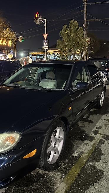 Nissan Cefiro 2002г .Седан бизнес‑класса темно‑синего цвета. Кузов и