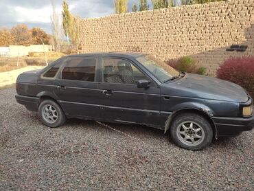 Volkswagen: Volkswagen Passat: 1988 г., 1.8 л, Механика, Бензин, Седан