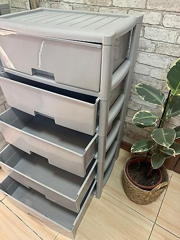 Комоды для одежды: Пластиковый комод с пятью выдвижными ящиками белого цвета и салатовым — 6