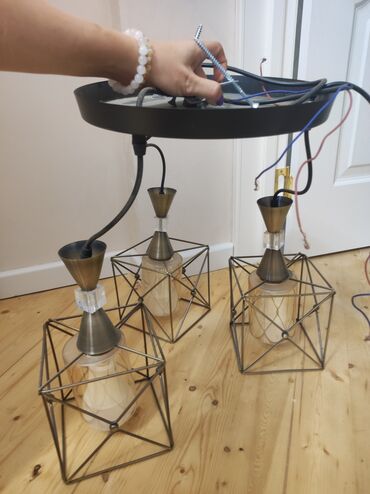 Süni güllər: Çılçıraq, 3 lampa, Metal