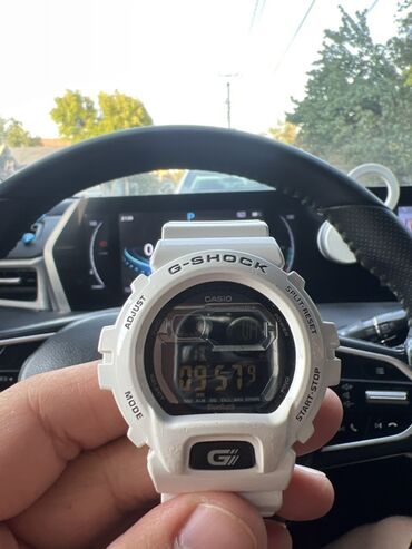 белые часы: Цифровые наручные часы G-SHOCK GB-6900B от Casio в белом корпусе