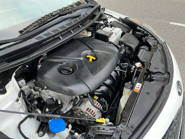 Kia: Kia Forte sedan – ağ rəng, şəhər və uzun yol üçün rahat və qənaətcil — 8