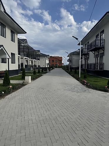 Сдается трех комнатная квартира на втором этаже с большой террасой с