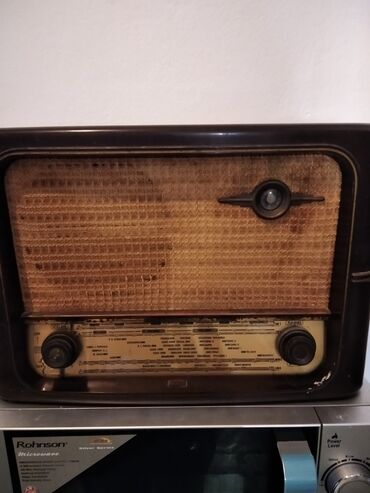 Παλιό ραδιόφωνο δουλεύει