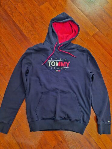 kisi geyimleri sport: Original Tommy Hilfiger sweatshirt ideal vəziyyətdədir heç iz və ya