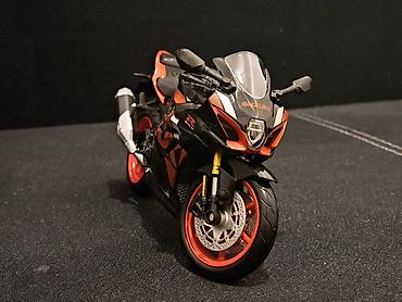 Umetnost i kolekcionarstvo: Motor SUZUKI GSX-R1000R 2021 1:12 - NOVO NOVO! Vrhunski odradjen — 10