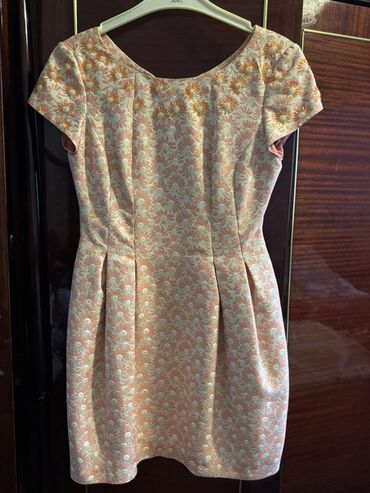 Dəstlər, kostyumlar: Her bir paltarin qiymeti 20 Azn, kime maraqlqidirsa hansi paltar yazin — 1