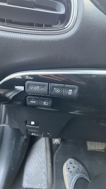 Toyota: Toyota Prius: 2018 г., 1.8 л, Вариатор, Гибрид, Седан — 8