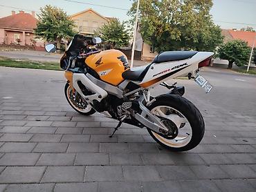 vw polo 1.4 benzin tehnicke karakteristike: Honda CBR929rr – sportski motocikl sa full oklopom u žuto-beloj — 8