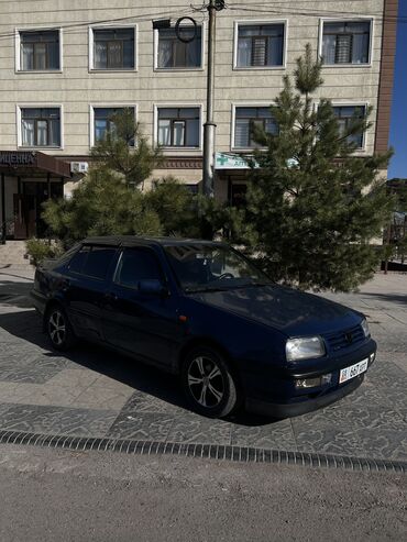 клюгер транспорт: Volkswagen Vento: 1993 г., 1.8 л, Механика, Бензин, Седан