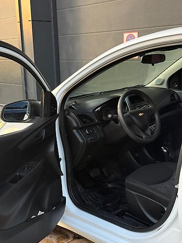 Chevrolet: Chevrolet Spark: 2017 г., 1 л, Вариатор, Бензин, Хэтчбэк — 12