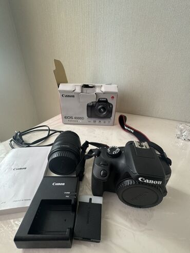 Fotokameralar: Canon EOS 4000D fotoaparatı, obyektivi, batareyası, enerji yığma