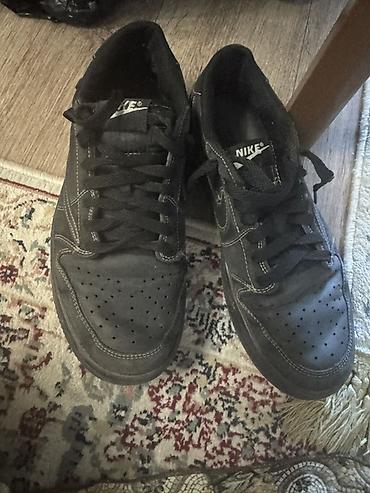нике кыйуу молдо: Кроссовки Nike, черные, низкий силуэт - Классический дизайн со свушем — 3