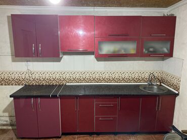 состаренная кухонная мебель: Кухонный гарнитур, Шкаф, цвет - Красный, Б/у