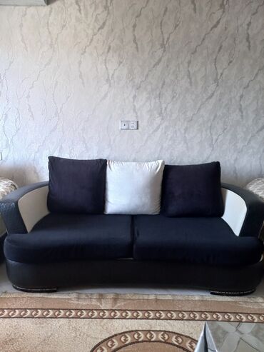 divan dəri: Divan, İşlənmiş, Açılmayan, Bazasız, Dəri, Ödənişli çatdırılma