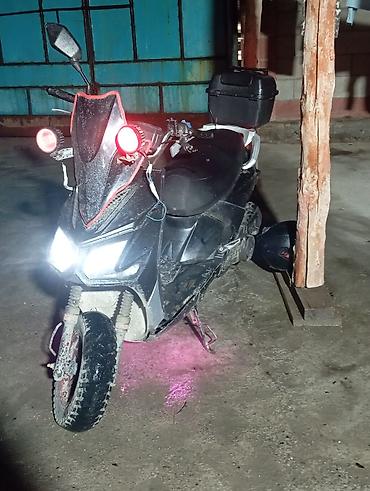 Скутеры: Скутер/мопед городской с дополнительным светом и багажным кофром — 8