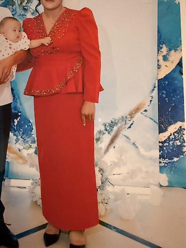 Вечерние платья: 1)Красное шикарное платье Турция размер 50-52 (46) 2000сом 2)Шикарное — 1