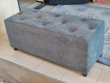 Пуфики: Элегантная банкетка прямоугольной формы, обтянутая мягкой тканью — 4