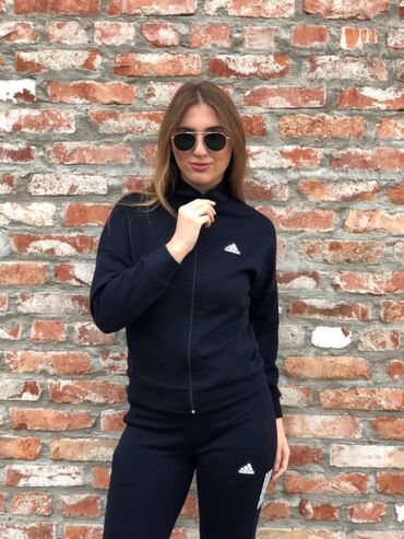 Gornji i donji deo: Adidas ženska trenerka

Novo
Pamuk scuba
Veličine s m l xl 2xl — 11