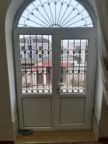 qapi: PVC giriş qapısı və dekorativ dəmir barmaqlıq dəsti - Material: Ağ — 2