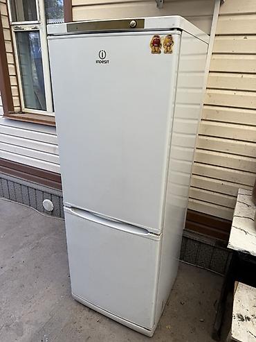 морозильник indesit: Холодильник Indesit, двухкамерный, белый цвет. Особенности: - Нижняя — 4