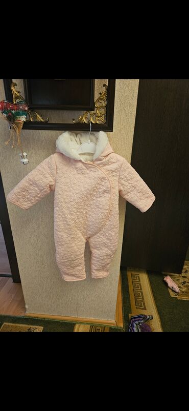 Kurtkalar: Uşaq üçün qış geyimləri dəsti - Ağ süni xəz palto: çiyinlərdən ətəyə — 4